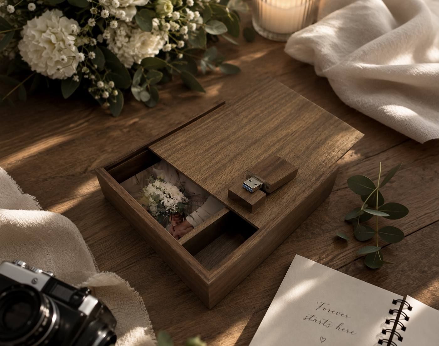 Erinnerungsbox aus Walnussholz mit Abzügen und USB-Stick